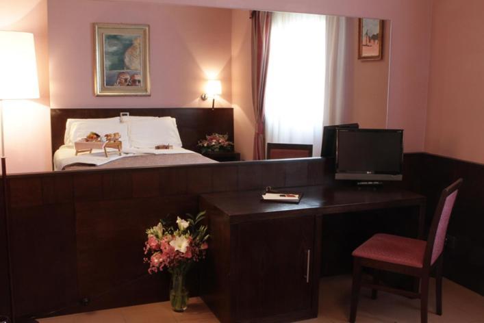 Hotel City Пьяченца Номер фото