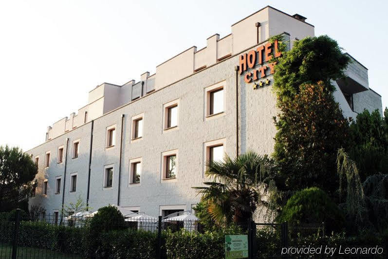 Hotel City Пьяченца Экстерьер фото