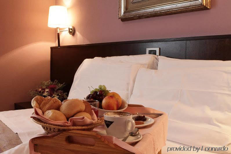 Hotel City Пьяченца Экстерьер фото