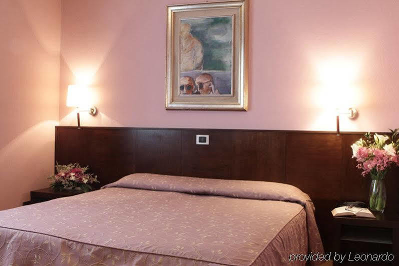 Hotel City Пьяченца Экстерьер фото